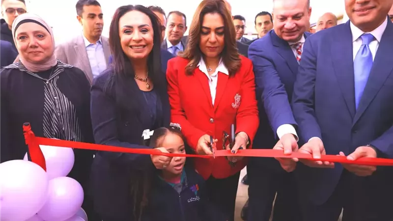 وزيرتا التضامن والتنمية المحلية ومحافظ الجيزة يفتتحون المجمع الخدمي بروضة السودان