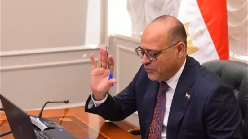 وزير العمل يشهد صرف إعانات بـ 2 مليون جنيه لأسر ضحايا ومصابي العمالة غير المنتظمة
