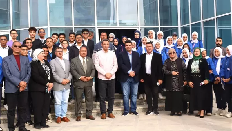 محافظ السويس يفتتح معرض 