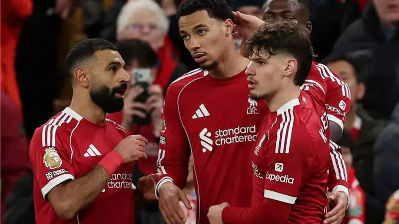 محمد صلاح يصنع وليفربول يهزم برايتون بثنائية في الدوري الإنجليزي