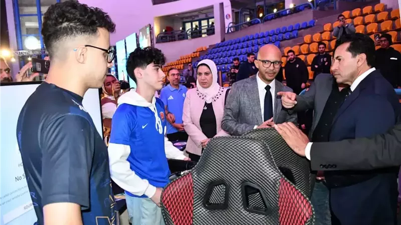 وزير الشباب والرياضة يشهد ختام بطولة الأندية لكرة القدم الإلكترونية