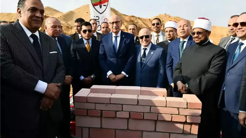 وزير الشباب يشهد وضع حجر الأساس لأول مسجد يُنسب لقضاة مصر