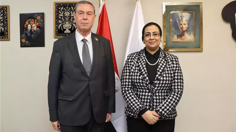 رئيسة القومي للمرأة وسفير فلسطين بالقاهرة يبحثان التعاون