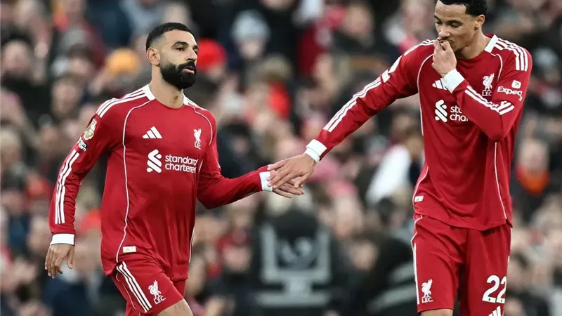 دون هاتشيسون يلوم محمد صلاح على تصرفه في مباراة ليفربول وبرايتون