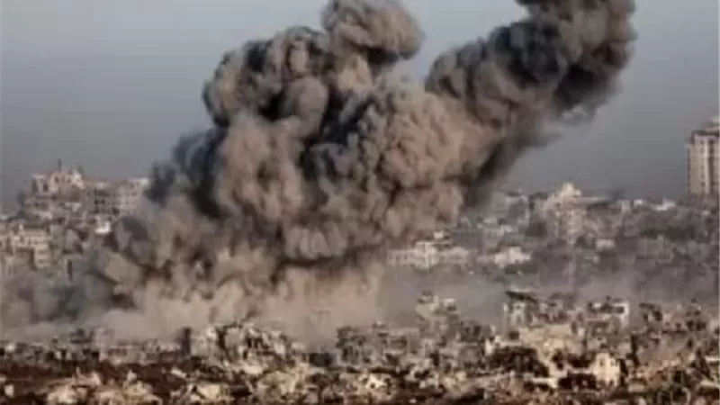 إعلام فلسطيني: جيش الاحتلال ينفذ عمليات نسف مباني سكنية فى حي الزيتون