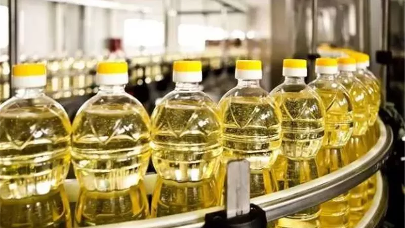 التموين : طرح عبوة زيت جديدة سعة 1.5 لتر بسعر 56 جنيهًا