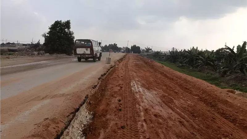 بدء رصف طريق المريوطية بالجيزة ..صور