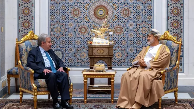 سُّلطان عُمان يمنح وسامًا من الدرجة الأولى للأمين العام للأمم المتحدة