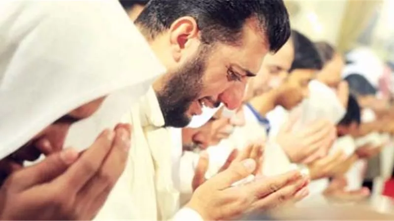 هل البكاء ومسح الدموع أثناء الصلاة يبطلها؟