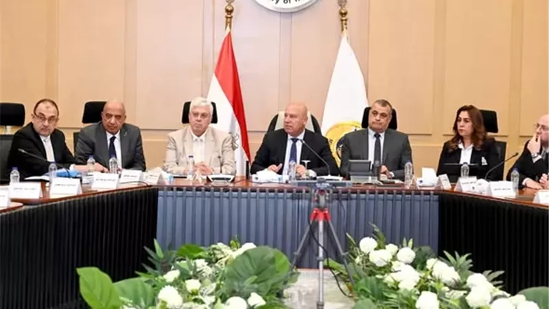 الوزير: لجنة المجمعة تضمن استمرارية الإنتاج دون غلق المصانع