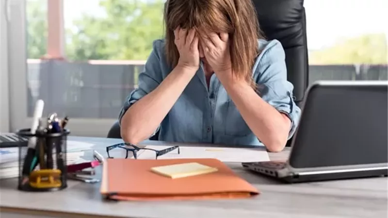 6 تغيّرات نفسية في منتصف العمر قد تنذر بخطر الإصابة بالخرف لاحقًا