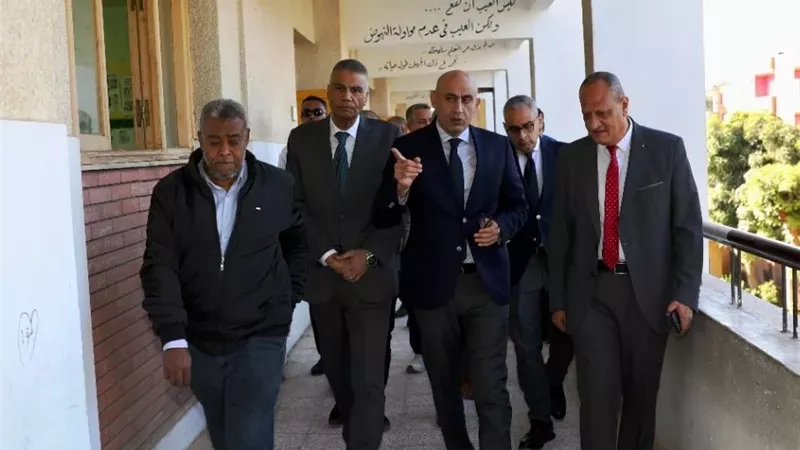 وزير التربية والتعليم ومحافظ أسوان يتفقدان ٦ مدارس بإدارة إدفو