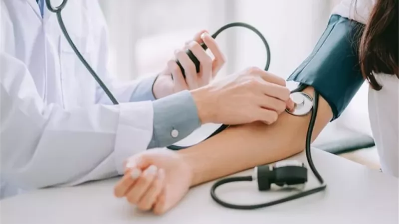 ارتفاع ضغط الدم .. الأسباب والأعراض وسبل الوقاية للحفاظ على صحة القلب