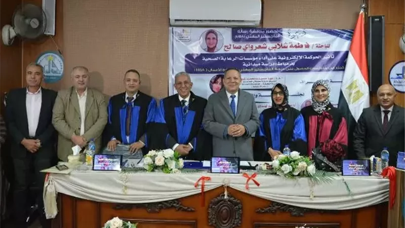 رئيس جامعة دمياط يشهد مناقشة رسالة ماجستير بكلية التجارة