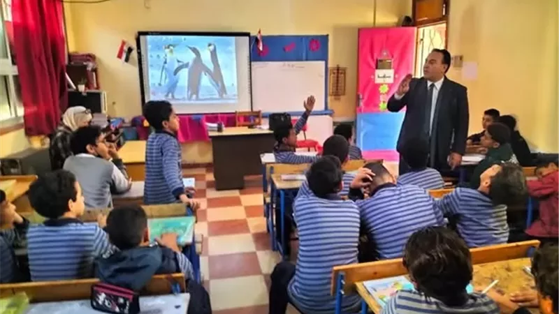 جامعة القناة تنظم حملات للوعي المجتمعي في مدارس الإسماعيلية