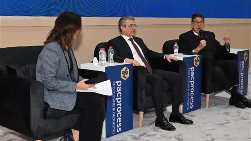 «التسهيلات الجمركية» تدفع حركة التجارة