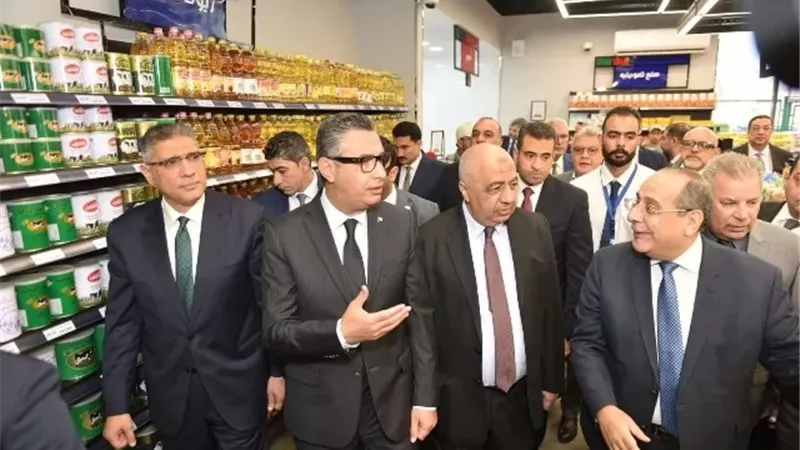 وزير التموين يفتتح الفرع الرابع لمنافذ «كاري أون» بالجيزة
