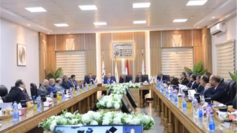 وزير التعليم العالي يوجه بإنشاء مراكز للتوظيف والابتكار في المعاهد