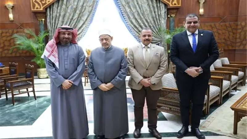 شيخ الأزهر يستقبل رئيس نقابة المرافق العامة ووفد عمال البحرين