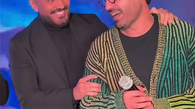 بمشاركة اسماء جلال وأحمد فهمى.. تامر حسني يروج لأغنيته الجديدة 