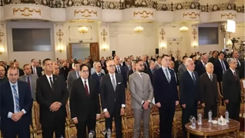رئيس جامعةعين شمس يشهد افتتاح النسخة الـ9 من مؤتمر الأهرام للطاقة