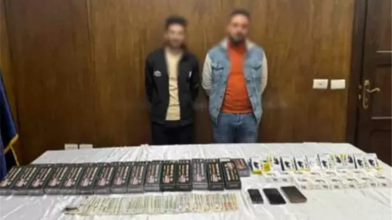 ضبط شخصين يروجان لبيع الصواعق الكهربائية على مواقع التواصل