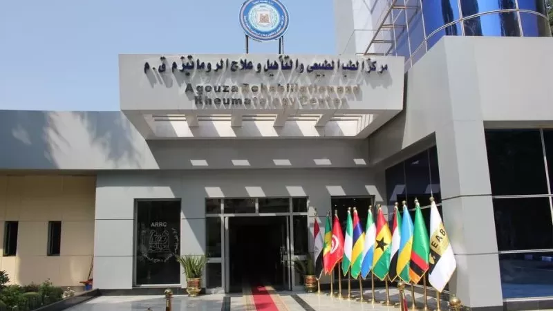 خبير عالمى فى علاج الألم والحقن بمركز الطب الطبيعى للقوات المسلحة