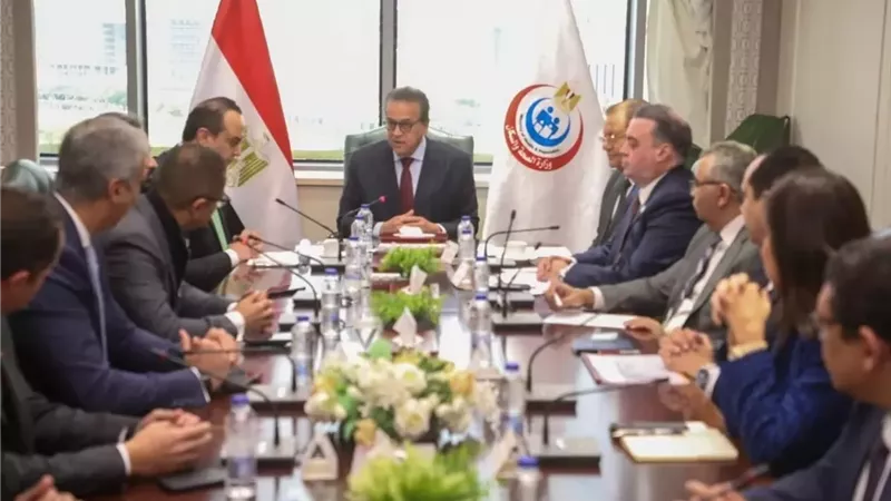 وزير الصحة يناقش موقف مشروع ميكنة التأمين الصحي الشامل