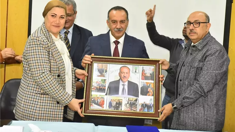 محافظ أسيوط ورئيسةالقومي للطفولةوالامومةيفتتحان مقرًا لفرع المجلس