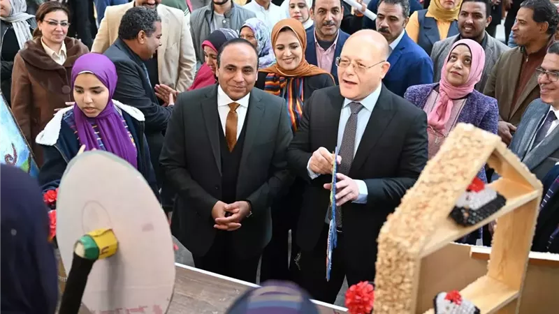 إبداعات طلابية ومشروعات بمعرض جامعة سوهاج للمنتجات صديقة البيئة