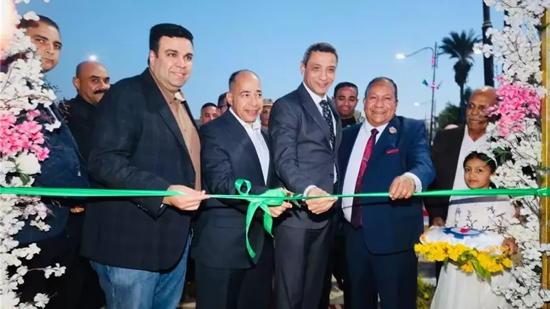محافظ السويس يفتتح ميدان أحمد حلمي بدر بحي الحماية بعد تطويره