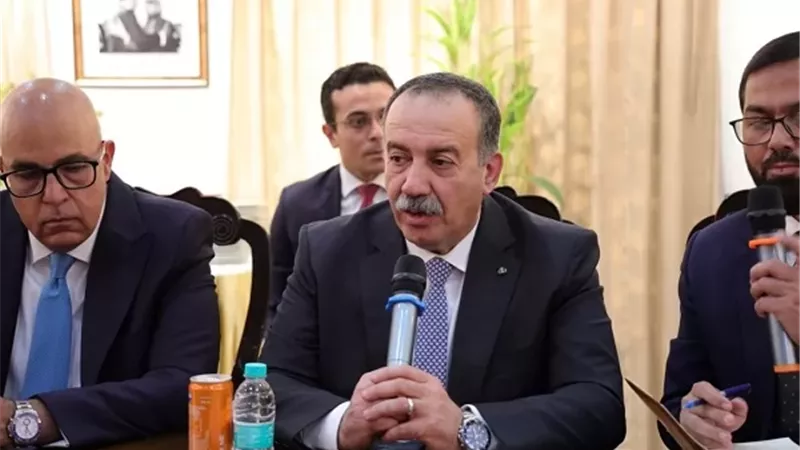 محافظ أسيوط يبحث مع غرفة تجارة الهندية تعزيز التعاون الاستثماري