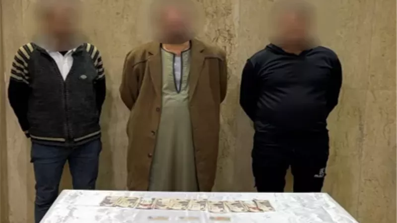ضبط 4 أشخاص بحوزتهم مبالغ مالية وكروت دعائية لشراء الاصوات بحلوان