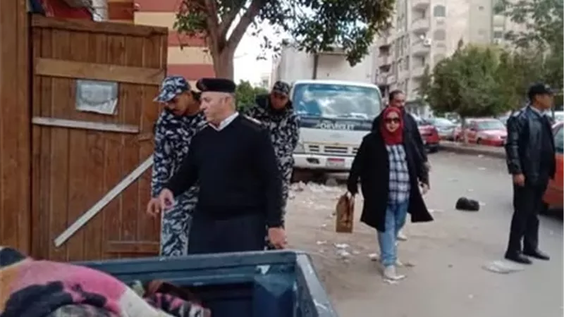 حملات مكثفة لإزالة أوكار النباشين بالإسماعيلية..صور