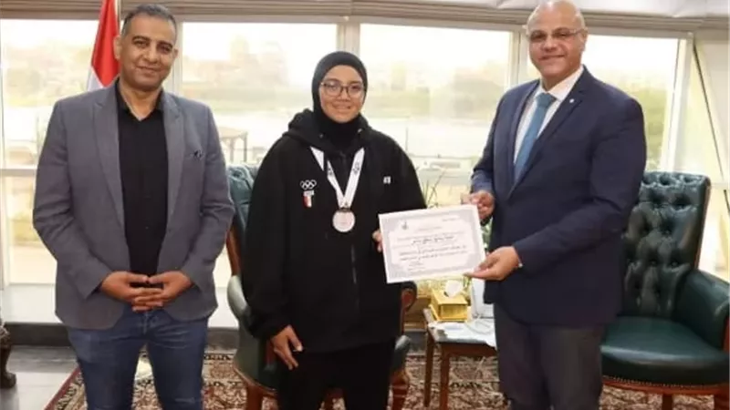 محافظ القليوبية يكرم البطلة جنة صليح لفوزها ببرونزية قذف القرص الإفريقية