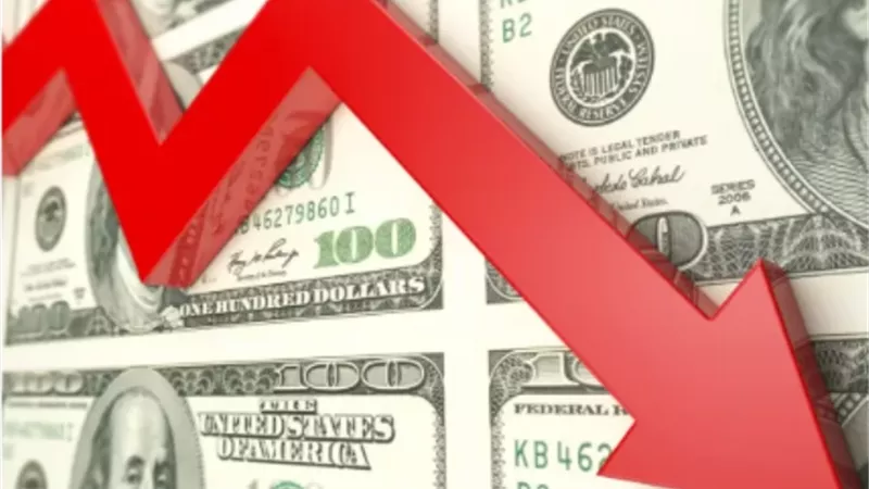 غموض الفائدة يهبط بالدولار لأدنى مستوى منذ شهرين ونصف