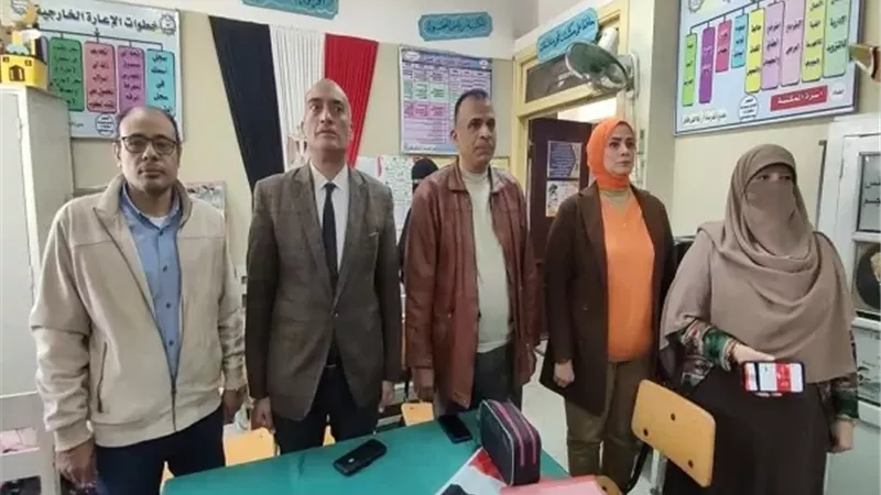مدير إدارة المنيا التعليمية يتفقد المدارس للاستعداد لامتحانات نصف