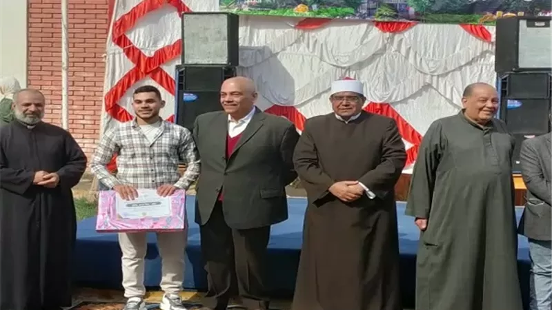 تكريم حفظة القرآن الكريم وأوائل الثانوية العامة بمدرسة بني أحمد