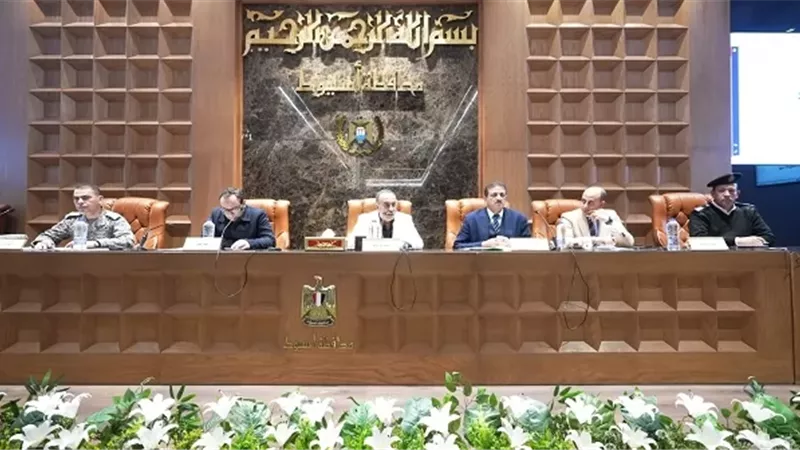 محافظ أسيوط يتابع المشروعات التنموية بعد حسم ملفات التقنين