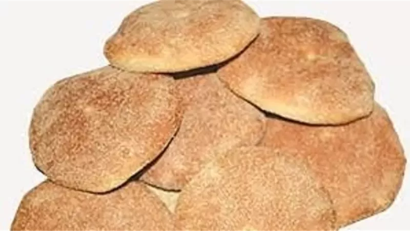 حكم تقبيل الخبز استاذ رئيس الفقه الاسبق بالازهر الشريف تُجيب