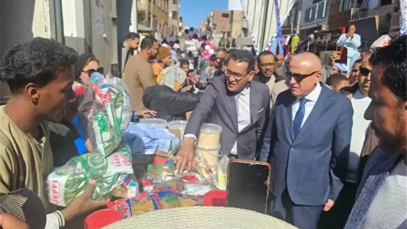 محافظ الأقصر يفتتح سوق اليوم الواحد رقم ٤٨ بإسنا
