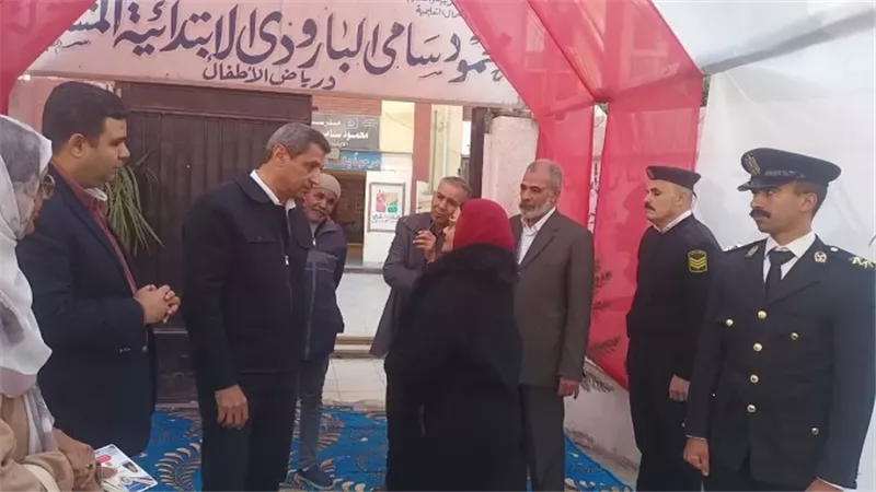 محافظ السويس يتفقد اللجان الإنتخابية لجولة الإعادة في مجلس النواب