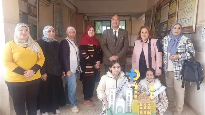 مدير الإدارة التعليمية بالمنيا يشهد تقييم مسابقة 