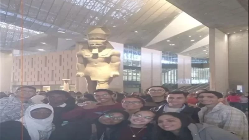 طلاب البرنامج الفرنسي بقصر العيني يزورون المتحف المصري