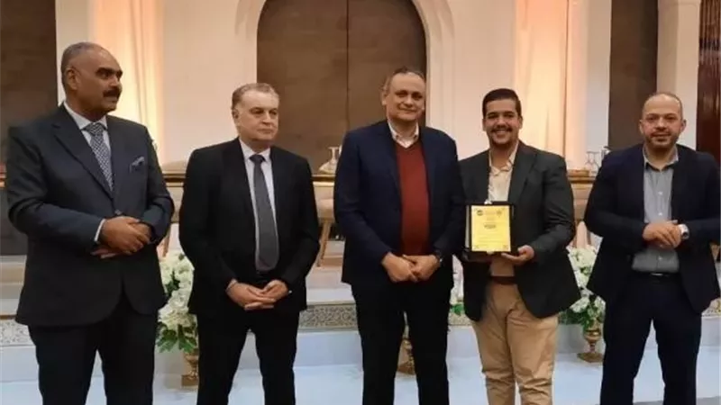 تكريم أحمد طارق مدير سنترال مدينة الشروق 2 فى قطاع القاهرة الجديدة صور