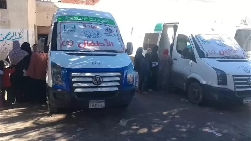 صحة دمياط تواصل برنامج القوافل الطبية المجانية