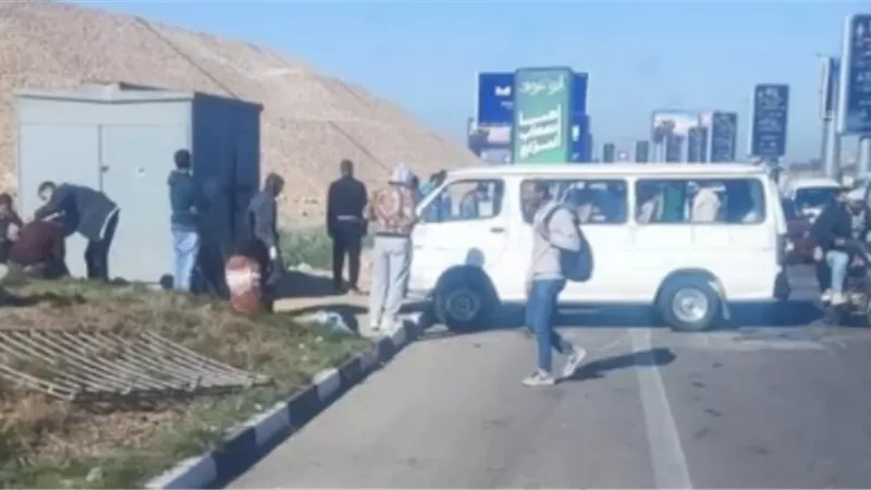 إصابة 4 فى تصادم سيارتين أعلى محور المشير