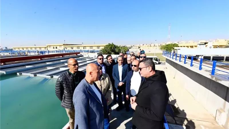 وزير الإسكان يتفقد المشروع السكني 