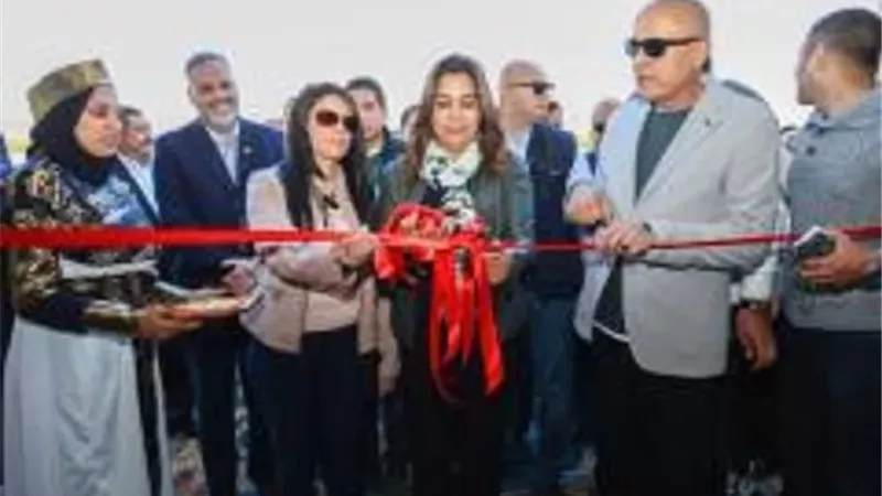 وزيرتا التخطيط والتنمية المحلية ومحافظ الأقصر يتفقدون مكتبة مصر
