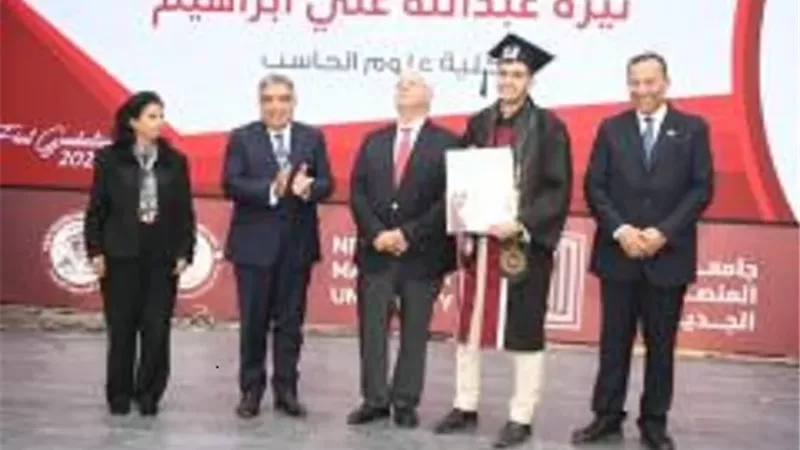 عاشورومحافظ الدقهلية يشهدان حفل تخريج أول دفعة من جامعة المنصورة